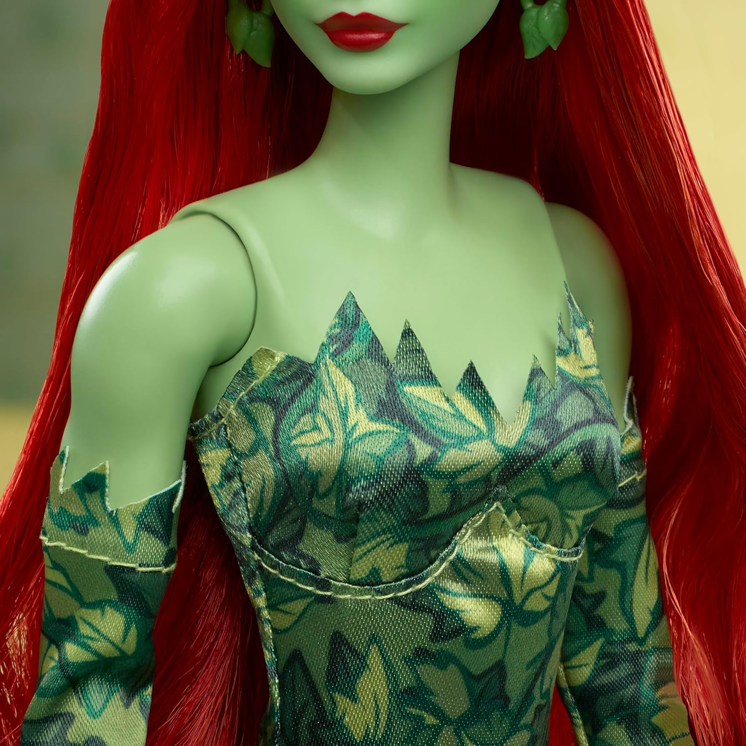 Mattel Barbie Signature DC: Batman 85 godina - lutka Otrovna Ivy (HRM51)