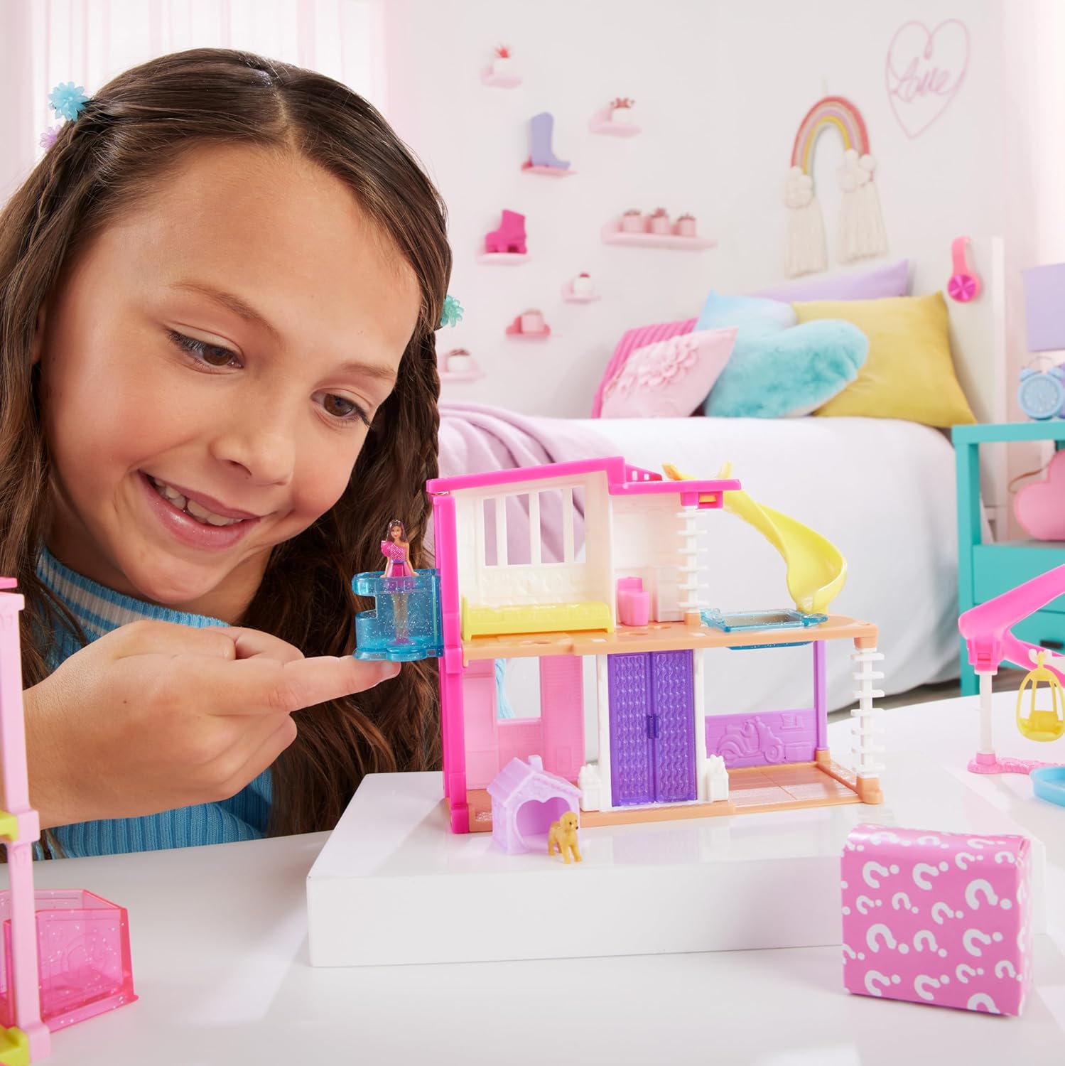 Mattel Barbie: Mini BarbieLand - Kuća, lutka i dodaci (HYF47)